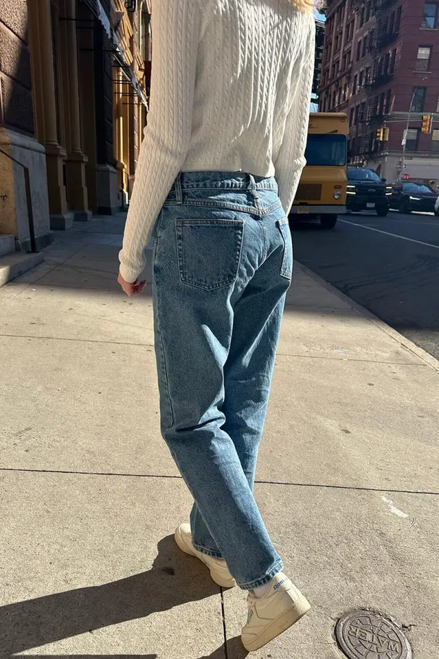 Brandy Melville Bottoms Eliana Medium Wash Jeans Medium Wash Denim 8211 Women