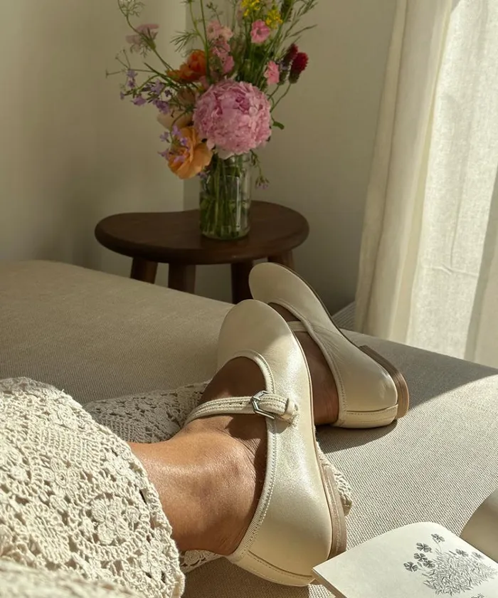 Dolce Vita Roslyn Ballet Flats Creme Leather Women Flats and Loafers