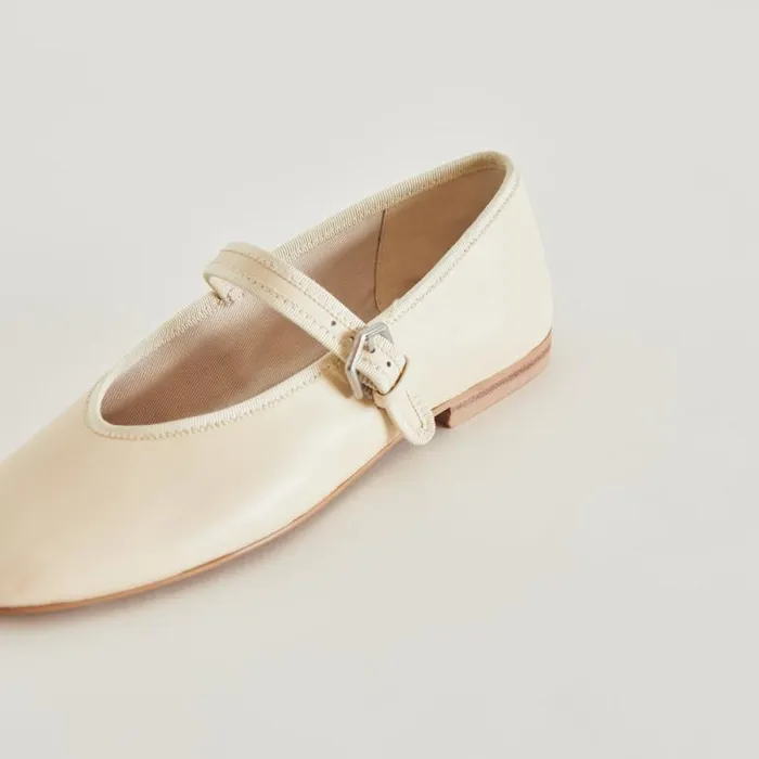 Dolce Vita Roslyn Ballet Flats Creme Leather Women Flats and Loafers
