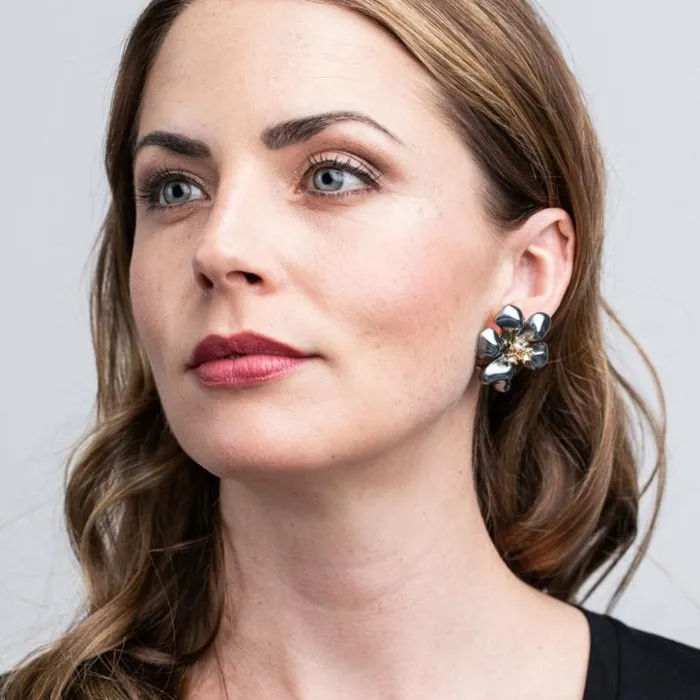 Kenneth Jay Lane Dark Color Earrings Women Grey Pearl Flower Clip Earrings