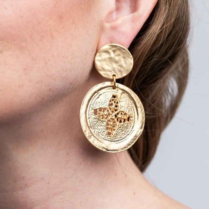 Kenneth Jay Lane Metallic Finish Earrings Women Satin Gold Carved Coin Drop Earrings Kenneth Jay Lane Metallic Finish Earrings Women Satin Gold Carved Coin Drop Earrings