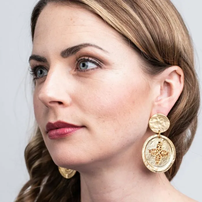 Kenneth Jay Lane Metallic Finish Earrings Women Satin Gold Carved Coin Drop Earrings Kenneth Jay Lane Metallic Finish Earrings Women Satin Gold Carved Coin Drop Earrings