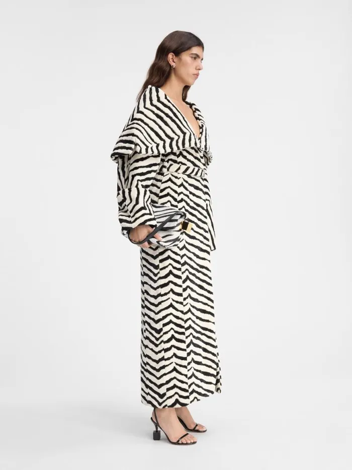 The Caruso Coat Jacquard Zebra Velvelt Black Women JACQUEMUS Coats and Jackets The Caruso Coat Jacquard Zebra Velvelt Black Women JACQUEMUS Coats and Jackets
