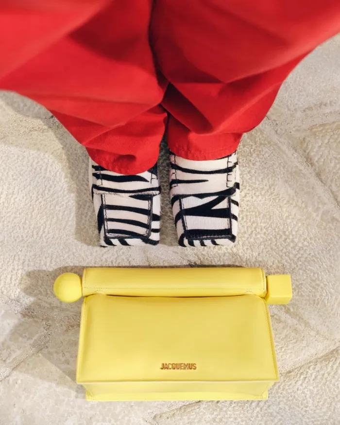 The Rond Carr Clutch Yellow Women JACQUEMUS Crossbody and Handbags The Rond Carr Clutch Yellow Women JACQUEMUS Crossbody and Handbags