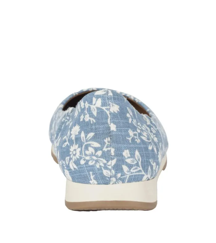 Women Baretraps Flats and Loafers Prim Slip On Bluewhite Flower Canvas Women Baretraps Flats and Loafers Prim Slip On Bluewhite Flower Canvas