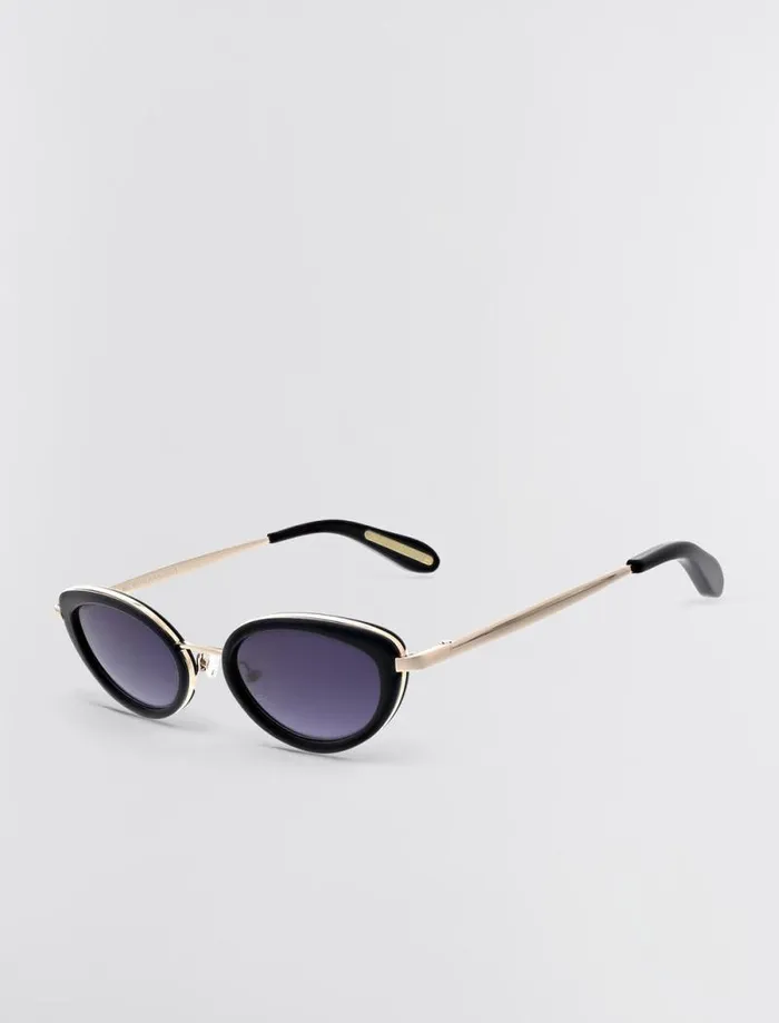 Women BCBG Sunglasses 1994 Oval Classic Sunglasses Goldblack
