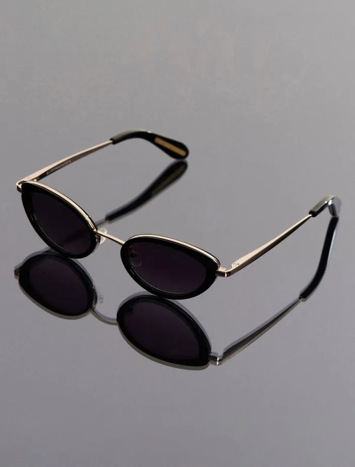 Women BCBG Sunglasses 1994 Oval Classic Sunglasses Goldblack