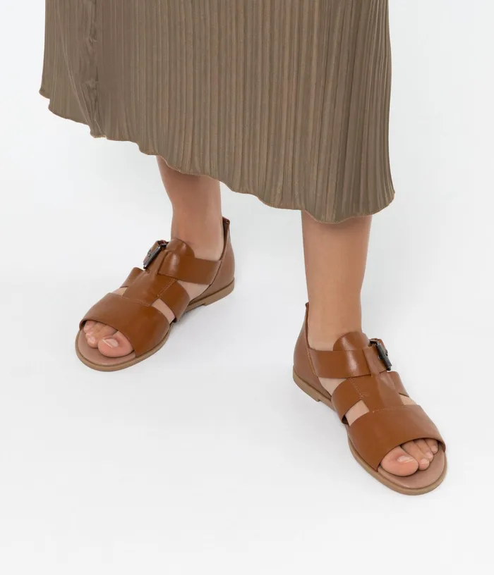 Women Eboni Vegan Flat Sandals Chili Matt and Nat Sandals